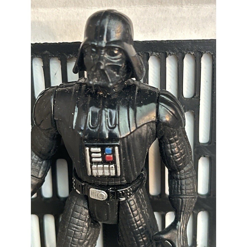 VINTAGE 1995 DARTH VADER 3.75in. ACTION FIGURE STAR WARS KENNER